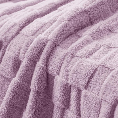 Exclusivo Mezcla Twin Size Flannel Fleece Blanket, Super Soft and Warm Lightweight Checkered Pattern Blanket for All Seasons, 60x80 Inches, Light Purple