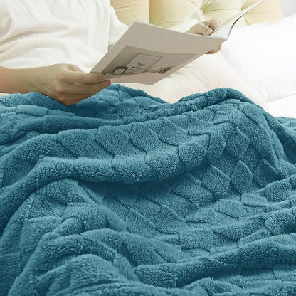 Exclusivo Mezcla Fleece Throw Blanket for Couch,Super Soft and Warm Lightweight Checkered Pattern Blanket for All Seasons, 50x60 Inches, Slate Blue