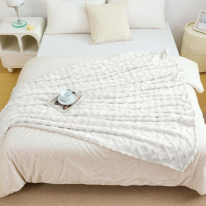 Aganear Flannel Throw Blanket - Cozy Soft Lightweight Fuzzy Flannel Throw Blanket for Women Warm Decorative Present for All Seasons, Portable Throw Blankets for Couch, Sofa, Bed, Car(50"x60", White)