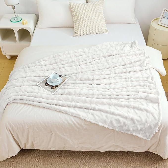 Aganear Blanket King Size - Lightweight Portable Fuzzy Cozy Soft Blankets for Couch, Sofa, Bed, Breathable and Skin-Friendly for All Season Accessories(108"x90", White)