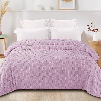 Exclusivo Mezcla King Size Flannel Fleece Blanket, Super Soft and Warm Lightweight Checkered Pattern Blanket for All Seasons, 90x104 Inches, Light Purple