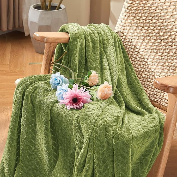 inhand Sage Green Fleece King Blanket for Bed, Super Soft Flannel Cozy Blankets for Adults, Lightweight Leaves Pattern Fuzzy Blanket for Office,Warm Plush Blankets for All Season, 90x108 Inches