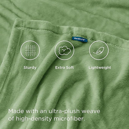 Bedsure GentleSoft Green Fleece Blankets King Size - Bed Blanket Soft Lightweight Plush Cozy Fuzzy Luxury Microfiber, Emerald, 108x90 inches