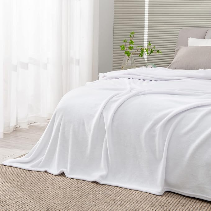 BEDELITE Fleece Blanket King Size Blankets for Bed, Luxury Plush Cozy Fuzzy Blanket 108x90 inches, Super Soft Warm Lightweight Throw Blanket All Seasons Suitable, White