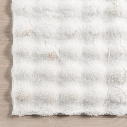 nuLOOM Jeni Off-White, 2' x 3', Solid Faux Rabbit, Fluffy and Cozy, High Traffic, Stain Resistant, Easy Clean, Durable Washable Area Rug for Bedroom, Living Room, Dining, Den, Foyer, Entryway