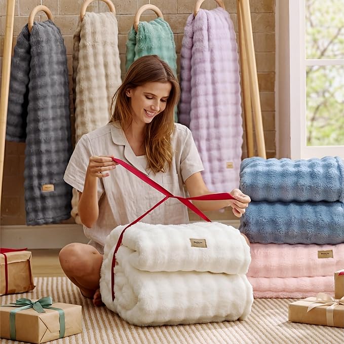 Bedsure 3D Fleece Bubble Blanket - GentleSoft Beige King Blanket for Bed Sofa Room Decor - Luxury Soft Cozy Gifts for Kids Girls, Lightweight, All Seasons, Beige, 108"×90"