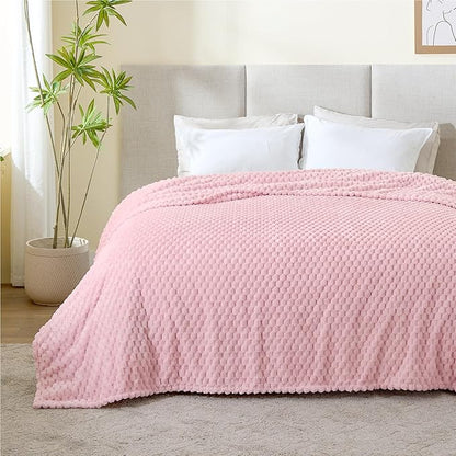BEDELITE Fleece Blanket - 3D Jacquard Decorative Pink King Size Blankets for Bed, Soft and Cozy Warm Plush Fluffy Blanket All Seasons Suitable, 108x90Inches