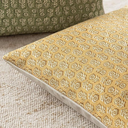Foindtower Set of 2 Decorative Neutral Floral Print Throw Pillow Covers Vintage Accent Farmhouse Cushion Covers Boho Home Decor For Sofa Couch Chair Bedroom Living Room Outdoor,20×20 Inch,Light Yellow