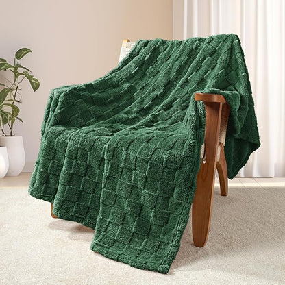Exclusivo Mezcla Fleece Throw Blanket for Couch,Super Soft and Warm Lightweight Checkered Pattern Blankets for All Seasons, 50x60 Inches, Forest Green