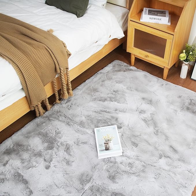 Ghouse Ultra Soft Faux Rabbit Fur Rug 5x8, Machine Washable Area Rugs for Bedroom Fluffy Rugs for Living Room, No-Shedding Carpet Sheepskin Rug Grey