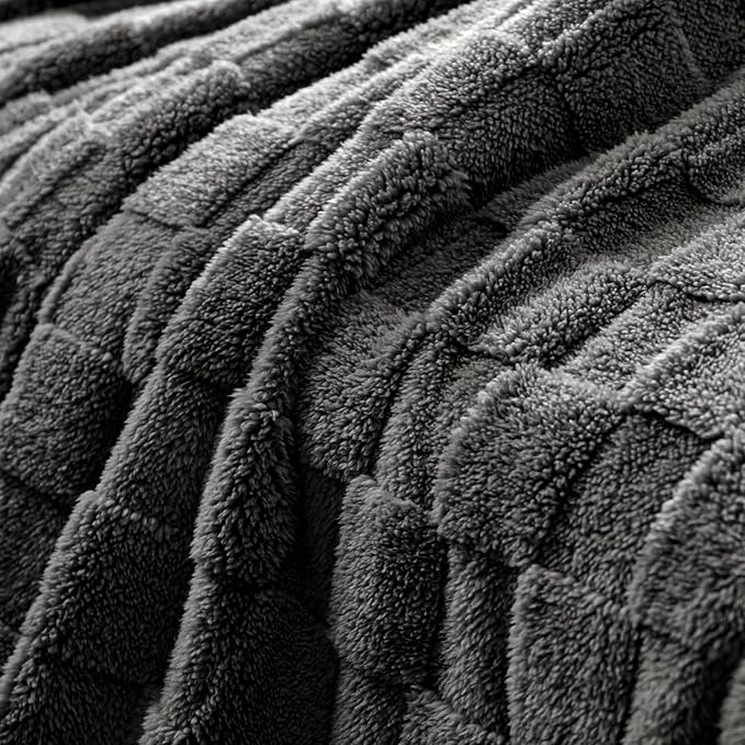 Exclusivo Mezcla King Size Flannel Fleece Blanket, Super Soft and Warm Lightweight Checkered Pattern Blankets for All Seasons, 90x104 Inches, Dark Grey