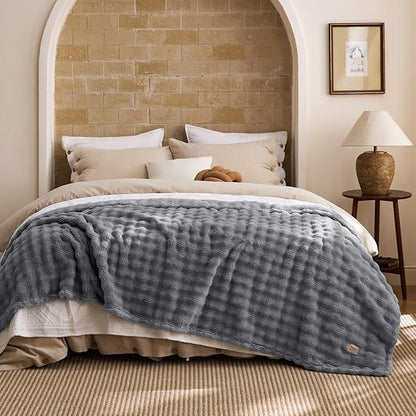 Bedsure 3D Fleece Bubble Blanket - GentleSoft Grey King Blanket for Bed Sofa Room Decor - Luxury Soft Cozy Gifts for Kids, Lightweight, All Seasons, Grey, 108"×90"