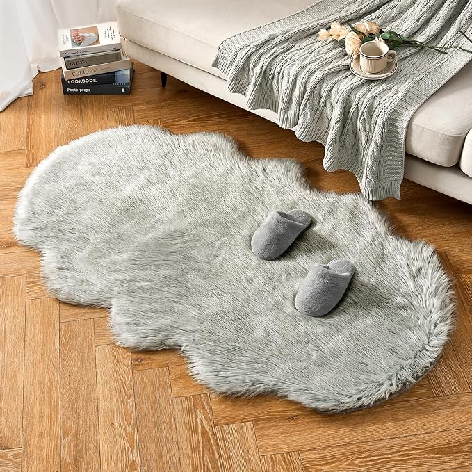 MIULEE Luxury Soft Fluffy Area Rug 3x5 Feet, Faux Fur Sheepskin Rug Decorative Plush Shaggy Carpet for Bedside Sofa Floor Nursery, Light Grey