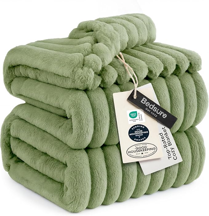 Bedsure GentleSoft Reseda Full Blanket for Couch - Cozy Soft Blankets for Women, Cute Small Fleece Throws for Girls, Birthday Gifts for Women Decor Gifts for Mom, 84x90 Inches