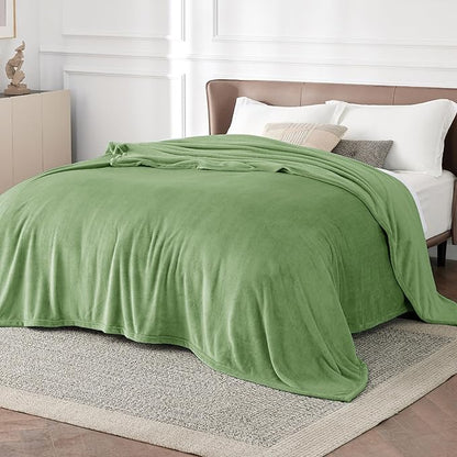 Bedsure GentleSoft Fleece Bed Blankets Full Size Green - Soft Lightweight Plush Fuzzy Cozy Luxury Blanket Microfiber, Emerald, 84x90 inches