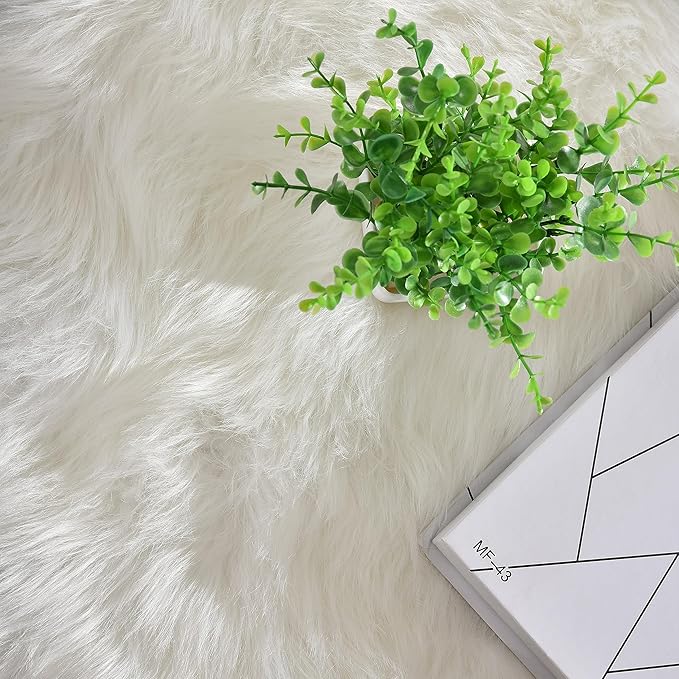 Goolela White Faux Sheepskin Fur Rug 4x6 for Bedroom Fluffy Fuzzy Area Rug Living Room Furry Shaggy Plush Washable Sheepskin