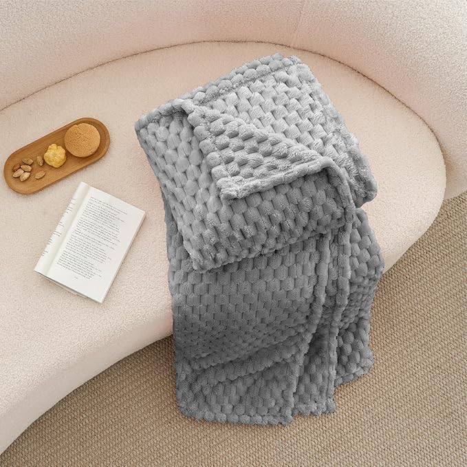 BEDELITE Fleece Blanket, Large King Size for Bed, 3D Jacquard Decorative Grey Fuzzy Blanket, Soft and Cozy Warm Plush Fluffy Throw All Seasons Suitable, 108x90Inches
