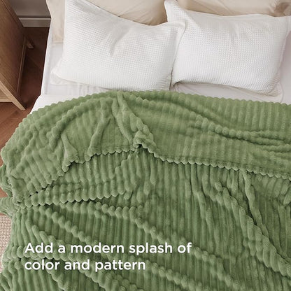 Bedsure GentleSoft Reseda Full Blanket for Couch - Cozy Soft Blankets for Women, Cute Small Fleece Throws for Girls, Birthday Gifts for Women Decor Gifts for Mom, 84x90 Inches