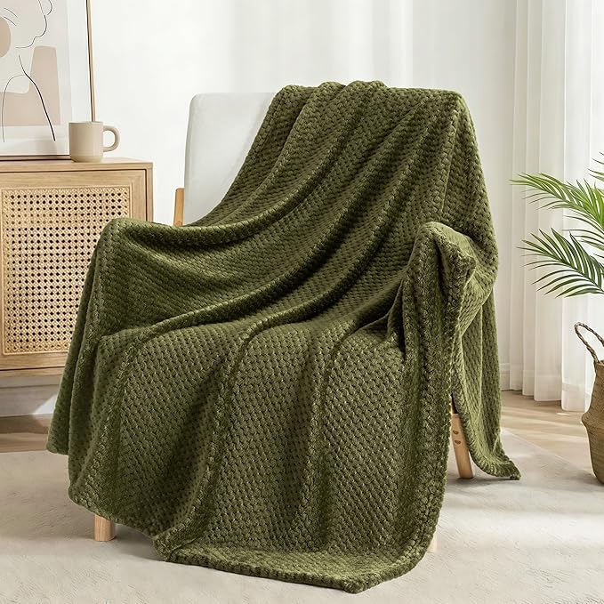 Exclusivo Mezcla Fleece Throw Blanket Extra Large, Super Soft and Warm Blankets for Couch, Sofa and Bed Waffle Textured, Cozy, Fuzzy and Lightweight (Olive Green, 50x70 Inches)
