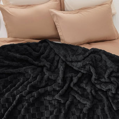 Bedsure GentleSoft King Size Blanket for Bed - Super Soft Cozy Blankets for Kids Girls, Large Fuzzy Fleece Throw for Bedroom Decor, Black,108x90 Inches