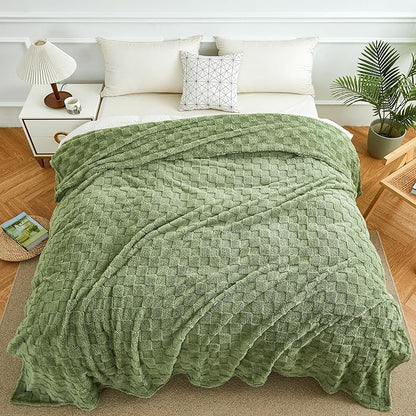 Aganear Flannel Throw Blanket - Cozy Soft Lightweight Fuzzy Checkered Throw Blanket for Women Portable Throw Blankets for Couch, Warm Present for Birthday, Christmas(50"x70", Sage Green)